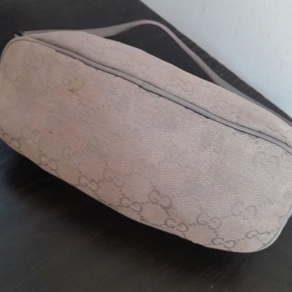 GUCCI Boat Pochette in Lilac. - Picture 3 of 7